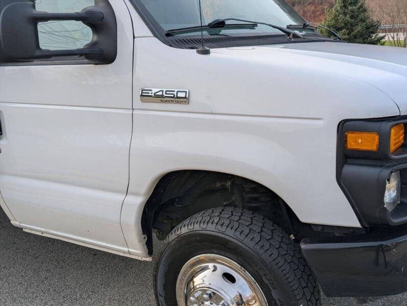 2017 Ford E-Series E-450 SD