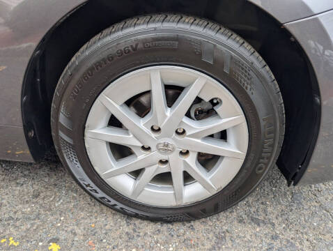 2012 Toyota Prius v Three