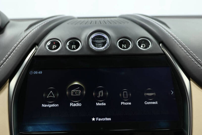 2021 Aston Martin DBX