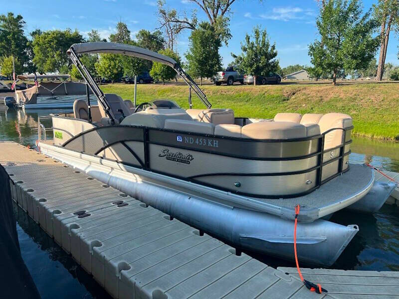 2016 Godfrey Sweetwater Premium Edition 220