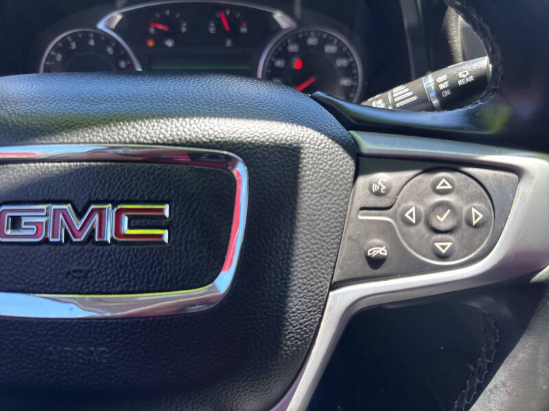 2023 GMC Acadia SLT