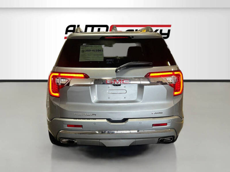 2023 GMC Acadia Denali