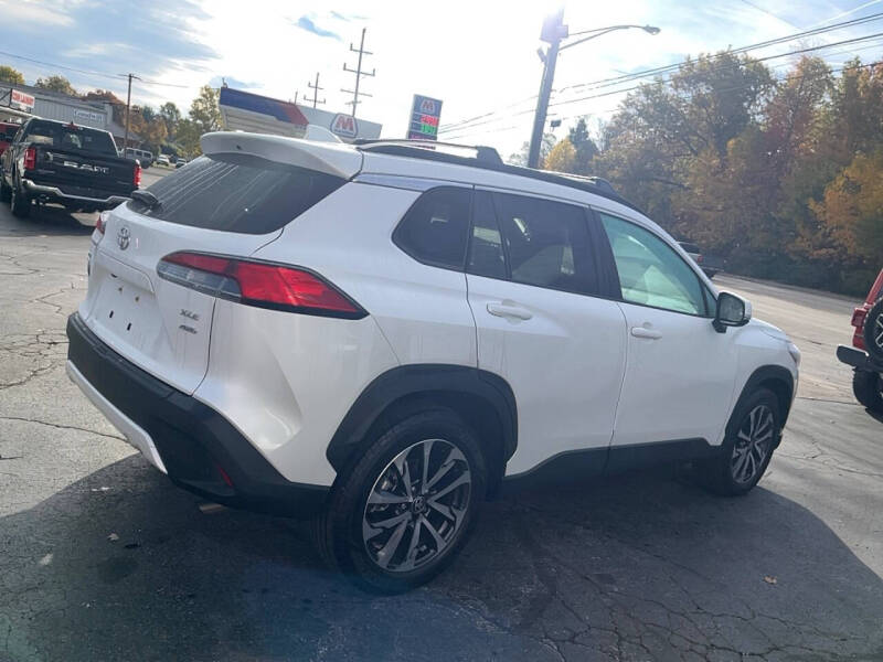 2024 Toyota Corolla Cross XLE