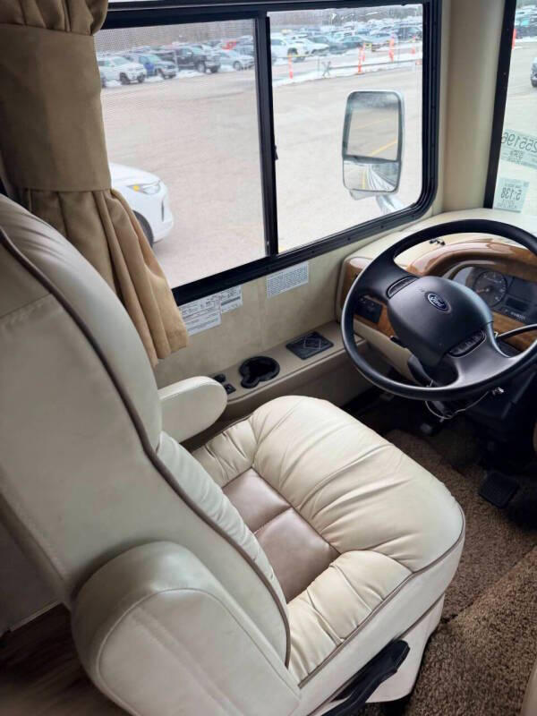 2013 Thor Motor Coach Hurricane