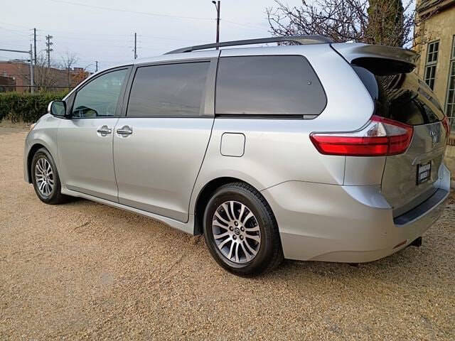 2019 Toyota Sienna XLE 7-Passenger Auto Access Seat