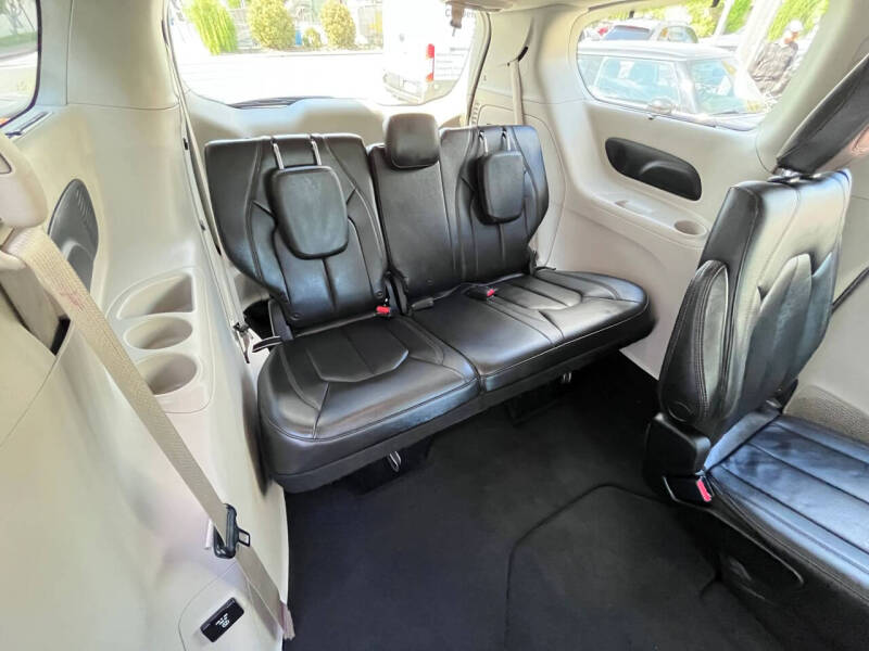 2017 Chrysler Pacifica Touring-L Plus