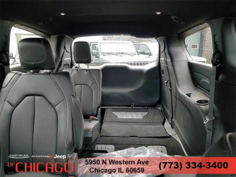 2025 Chrysler Pacifica Select