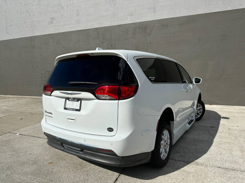 2019 Toyota Sienna XLE 8-Passenger