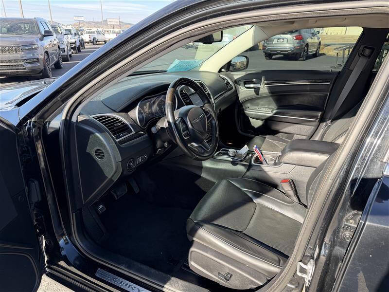 2017 Chrysler 300 C