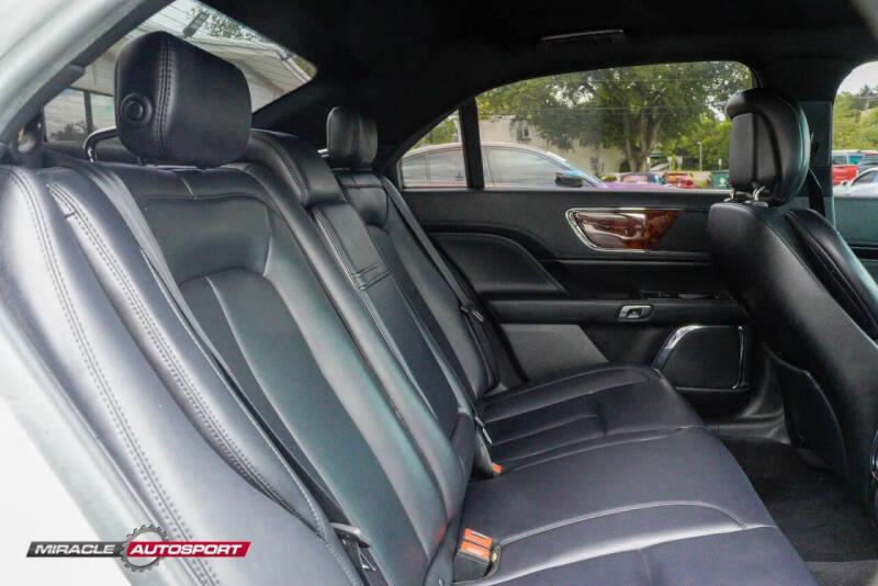 2018 Lincoln Continental Premiere