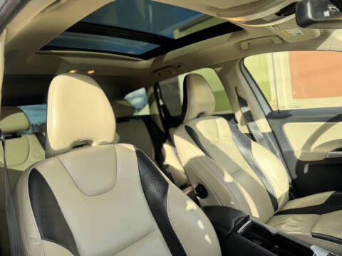2012 Volvo XC60 T6 R-Design
