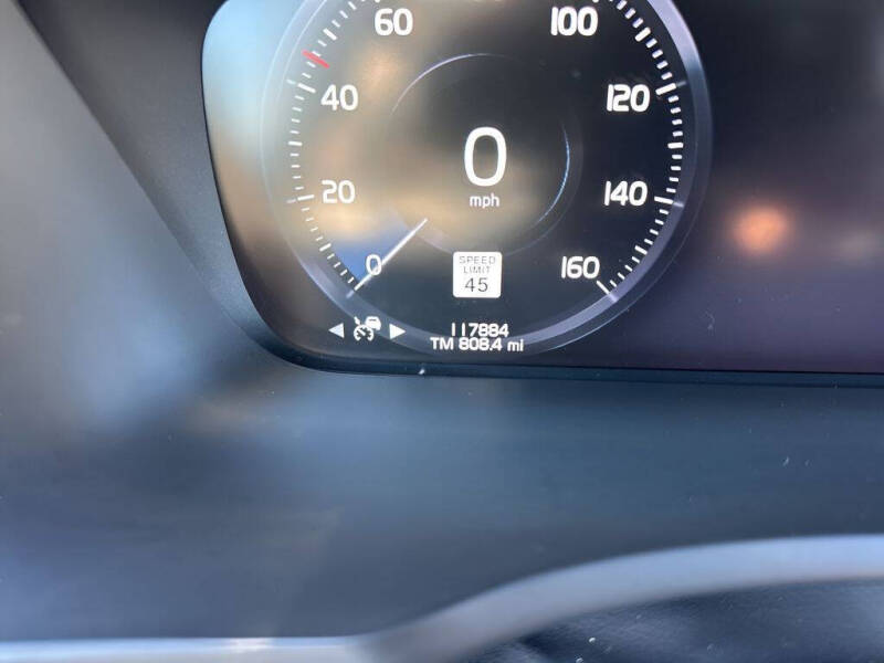 2019 Volvo XC90 T6 Momentum