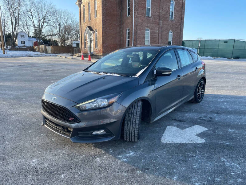 Used 2018 Ford Focus ST with VIN 1FADP3L9XJL228487 for sale in Etna, OH