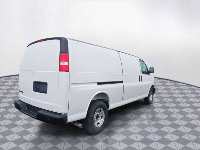 2025 Chevrolet Express 2500