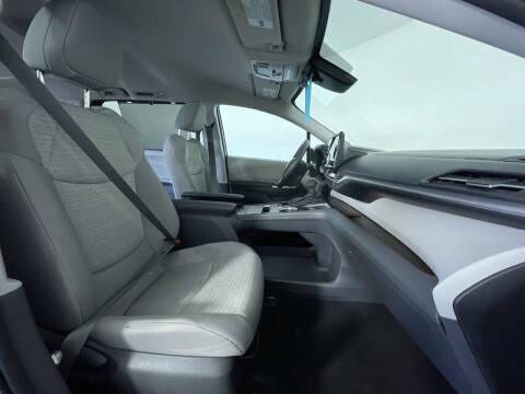 2023 Toyota Sienna LE 8-Passenger