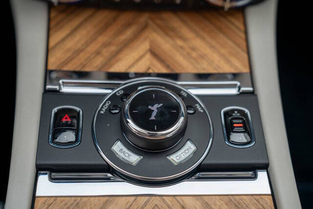 2015 Rolls-Royce Wraith 29