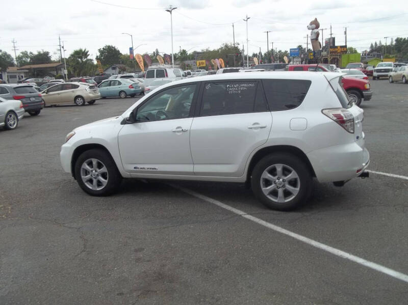 2013 Toyota RAV4 EV photo 14