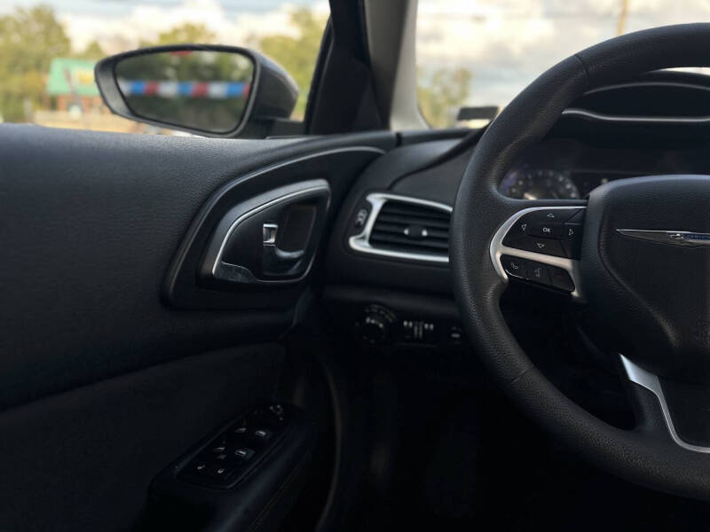 2015 Chrysler 200 LX