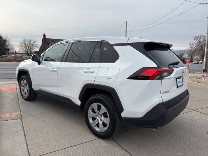 2024 Toyota RAV4 LE