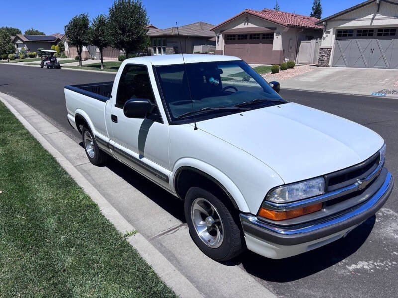2000 Chevrolet S-10 LS