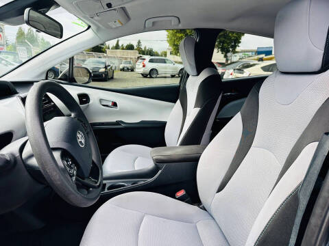 2019 Toyota Prius LE