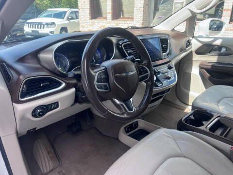 2017 Chrysler Pacifica Touring-L