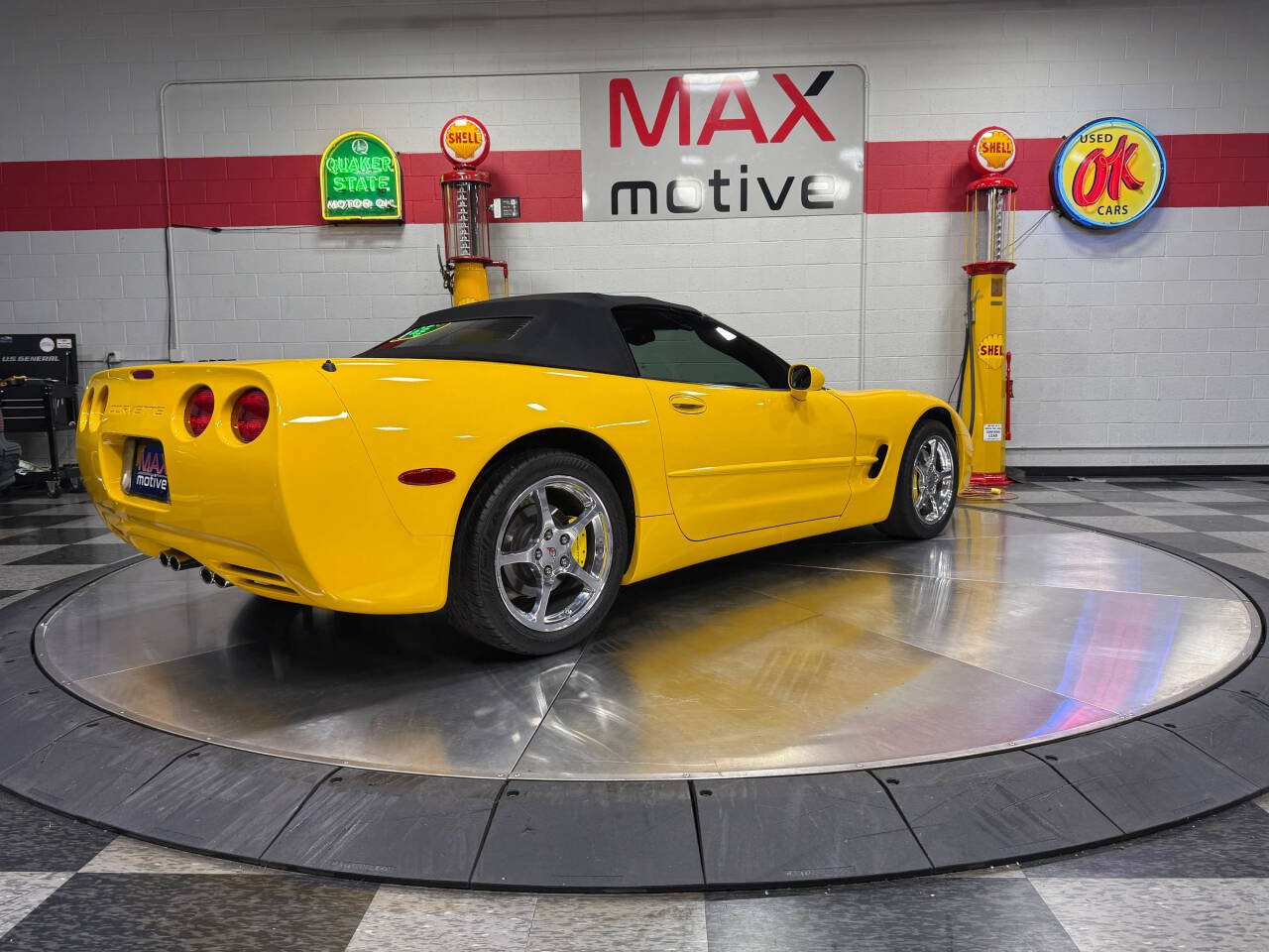 2004 Chevrolet Corvette 22