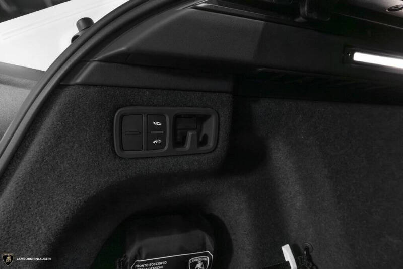 2025 Lamborghini Urus SE