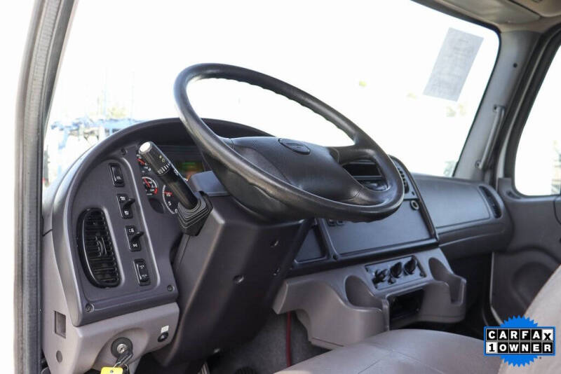 2018 Freightliner M2 106