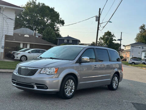 2015 Chrysler Town and Country Touring-L