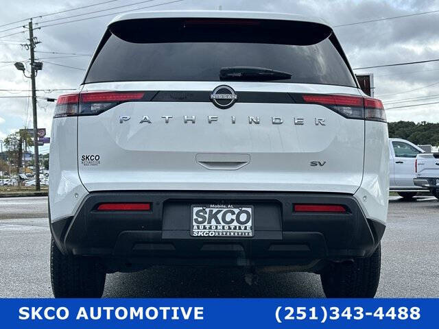 2022 Nissan Pathfinder SV