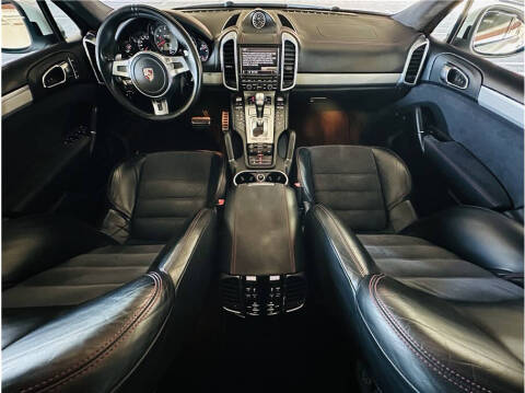 2013 Porsche Cayenne GTS