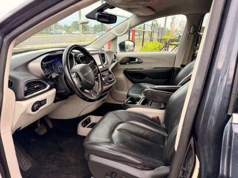 2020 Chrysler Pacifica Touring L