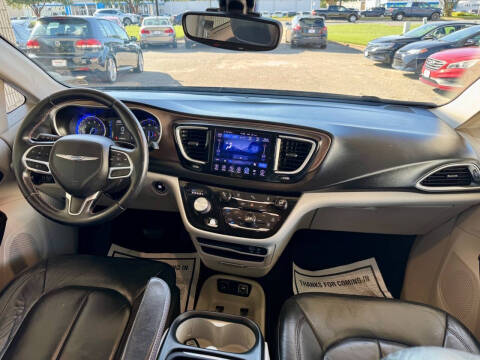 2017 Chrysler Pacifica Touring-L