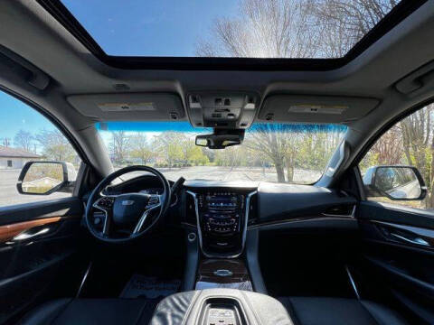 2016 Cadillac Escalade Luxury Collection