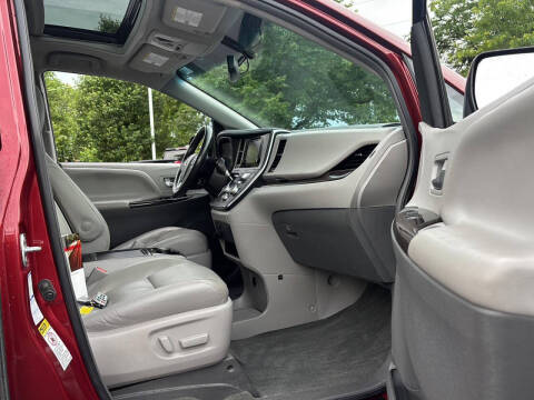 2017 Toyota Sienna XLE 7-Passenger