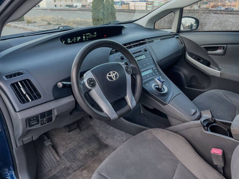 2010 Toyota Prius III