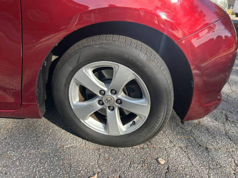 2011 Toyota Sienna LE 7-Passenger Auto Access Seat