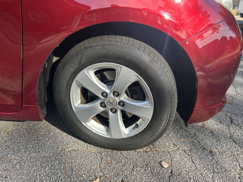 2011 Toyota Sienna LE 7-Passenger Auto Access Seat