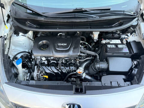 2016 Kia Rio 5-Door LX