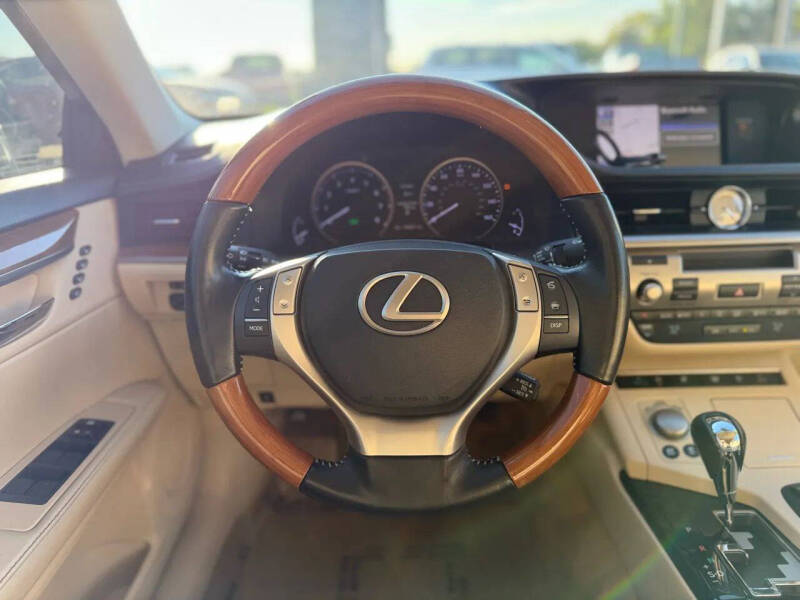 2014 Lexus ES 300h