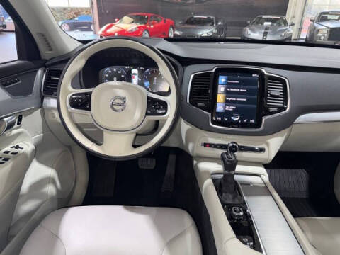 2022 Volvo XC90 T5 Momentum