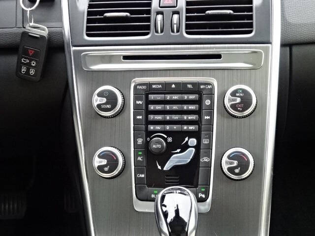 2016 Volvo XC60 T6 Drive-E R-Design Platinum