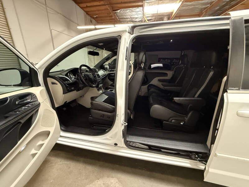 2014 Dodge Grand Caravan SXT 30th Anniversary