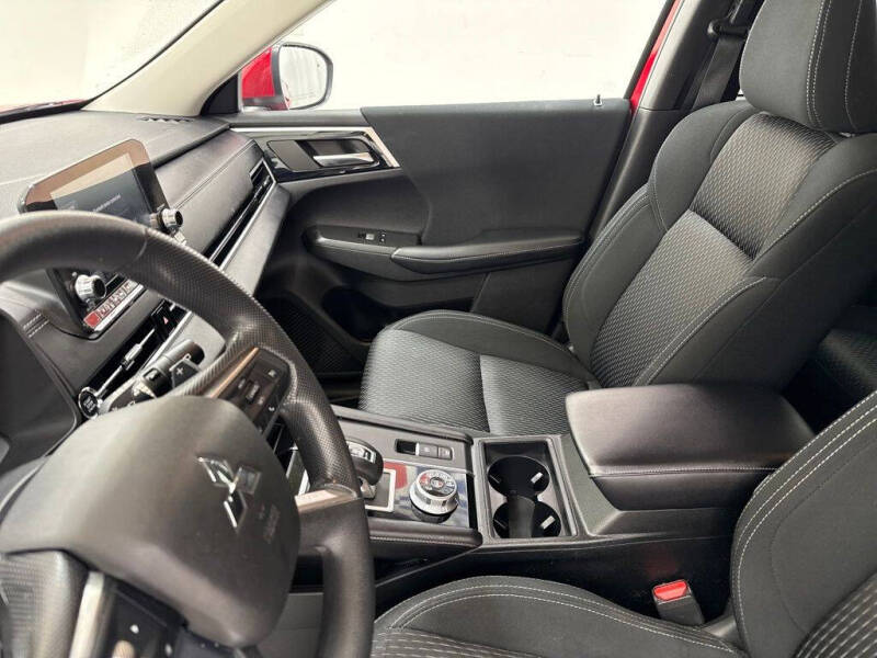 2022 Mitsubishi Outlander ES