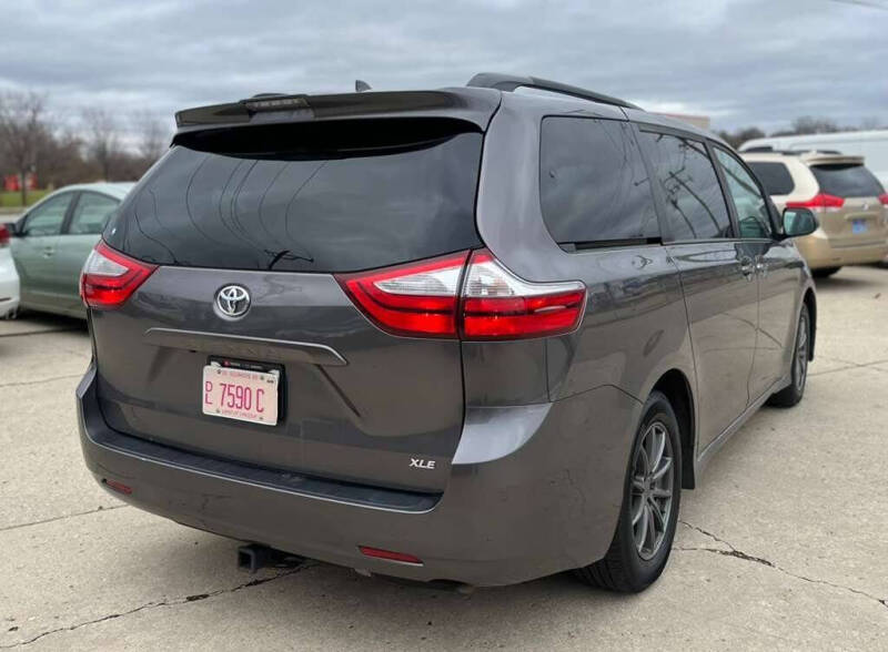 2019 Toyota Sienna XLE 8-Passenger
