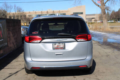 2017 Chrysler Pacifica Touring-L Plus