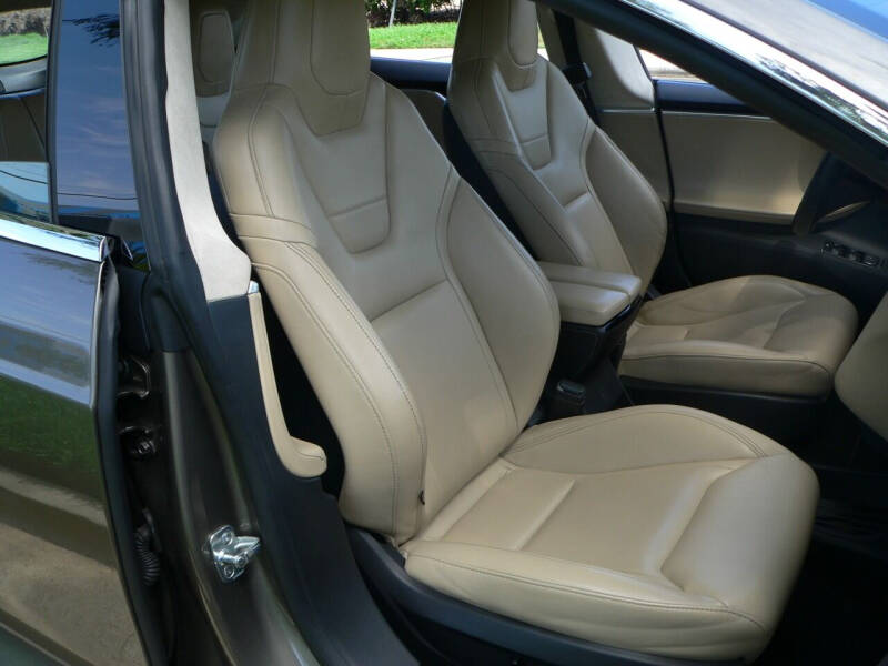 2015 Tesla Model S 70D