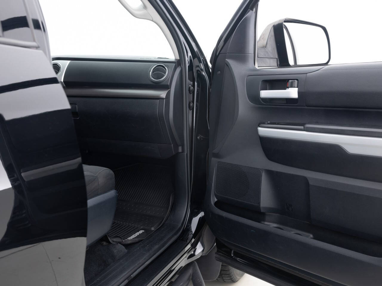Used Car 2018 Toyota Tundra  Sr5 4x4 4dr Crewmax Cab Pickup Sb (5.7l V8) For Sale Under $30,000 In Coal City, Illinois