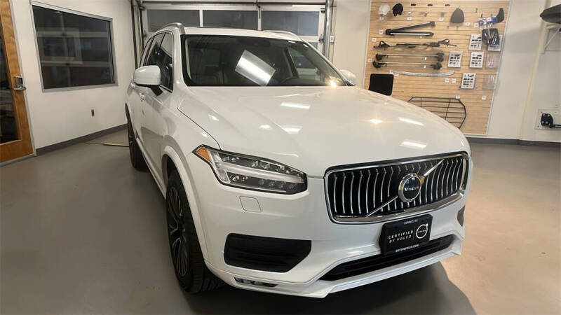 2022 Volvo XC90 T6 Momentum 7-Passenger